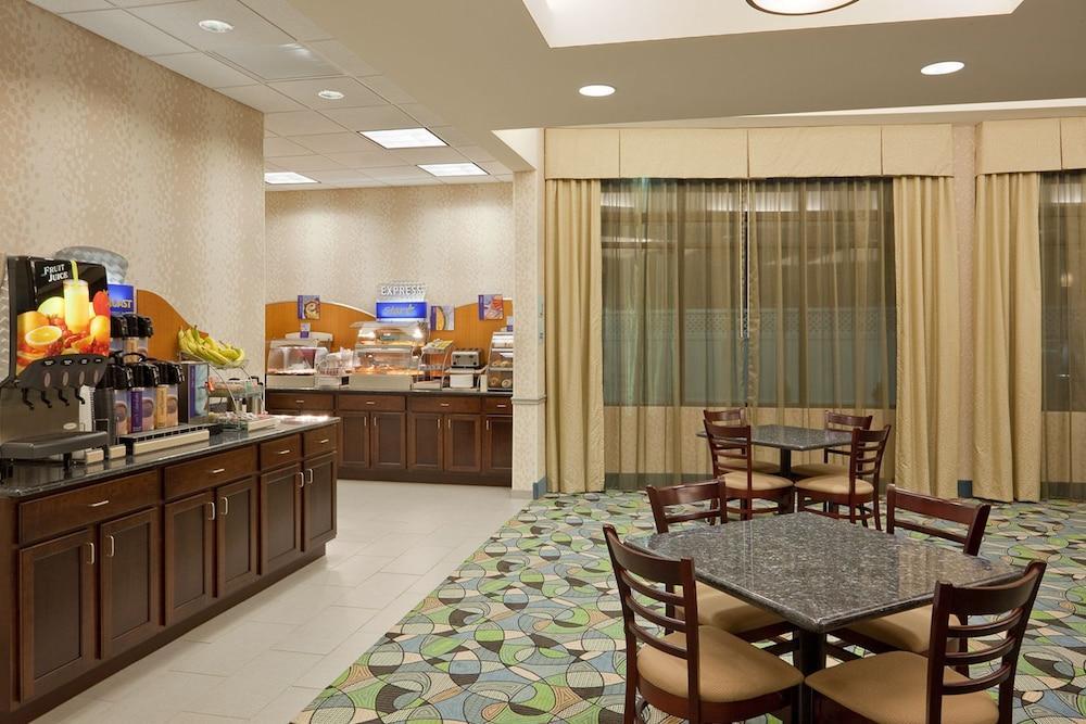 Comfort Inn & Suites Plainville-Foxboro Extérieur photo